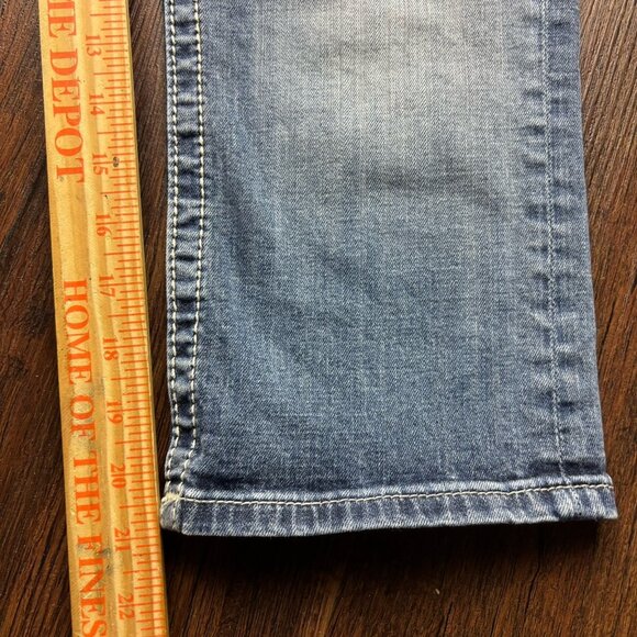 Miss Me Signature Crop Jeans Rhinestone Distressed Light Wash Size 29 - Picture 11 of 13